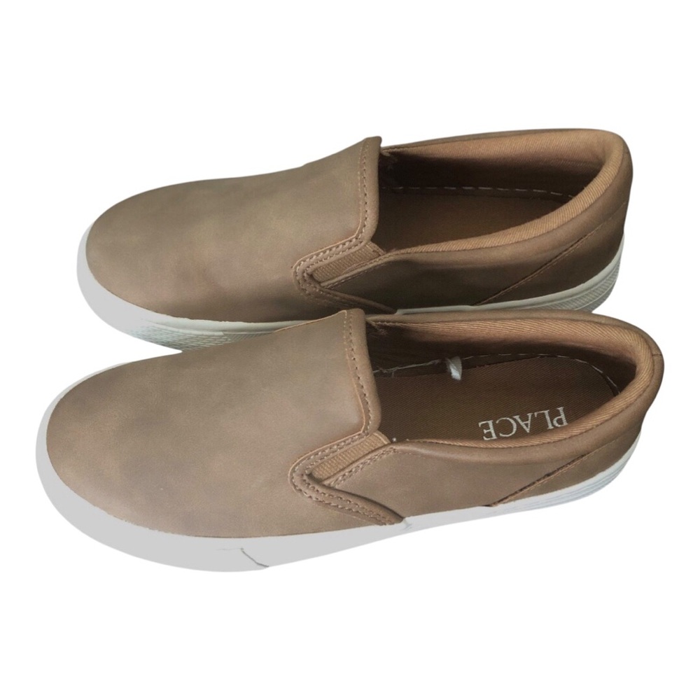 NWOT The Childrens Place Boys Size 2 Tan Slip-On Loafer Casual Sneakers Shoes